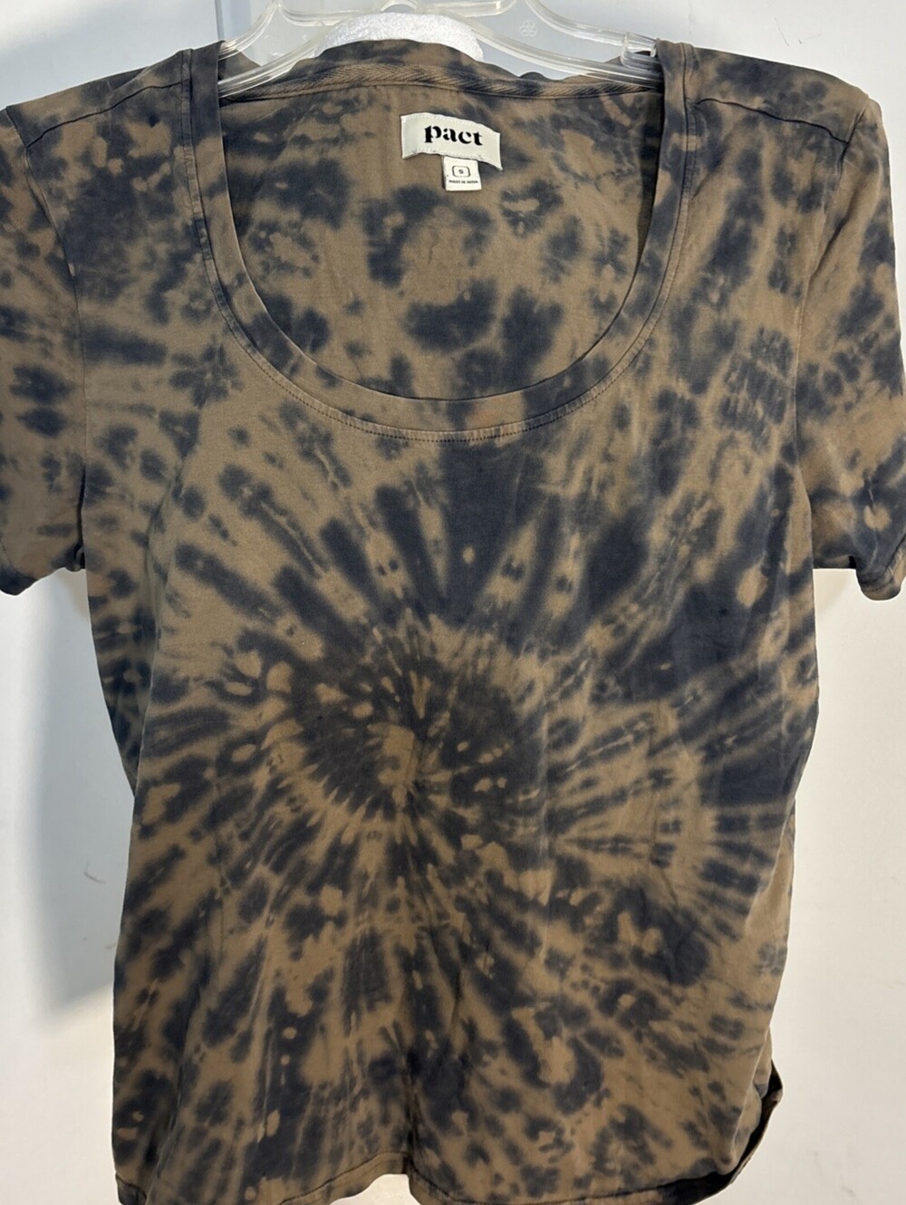 Pact Organic Cotton Husk Spiral Tie Dye Tee in the Black/Brown Small